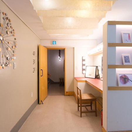 Travel Monster Hotel Seoul Bagian luar foto
