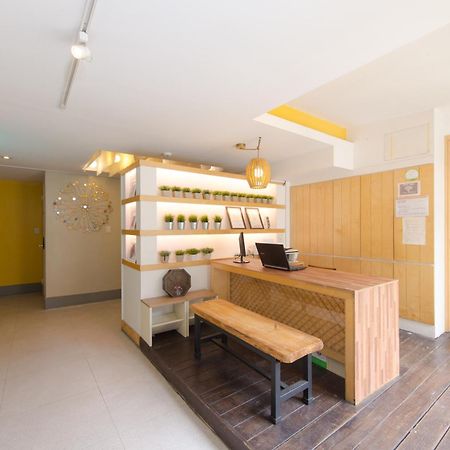 Travel Monster Hotel Seoul Bagian luar foto