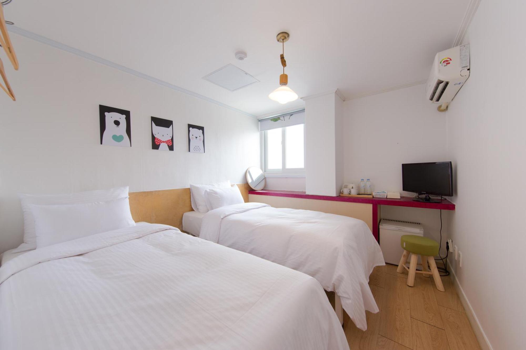 Travel Monster Hotel Seoul Bagian luar foto