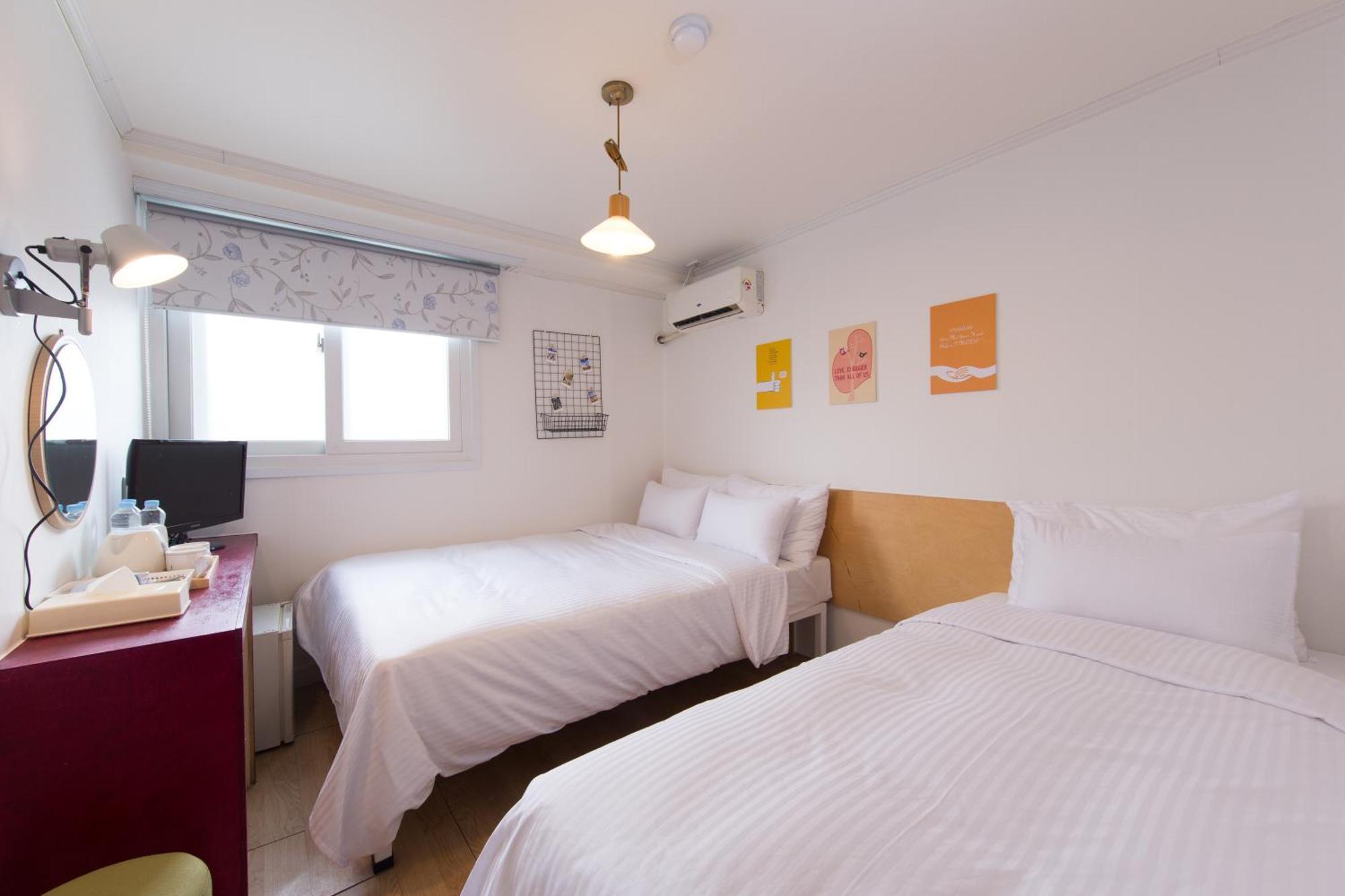 Travel Monster Hotel Seoul Bagian luar foto