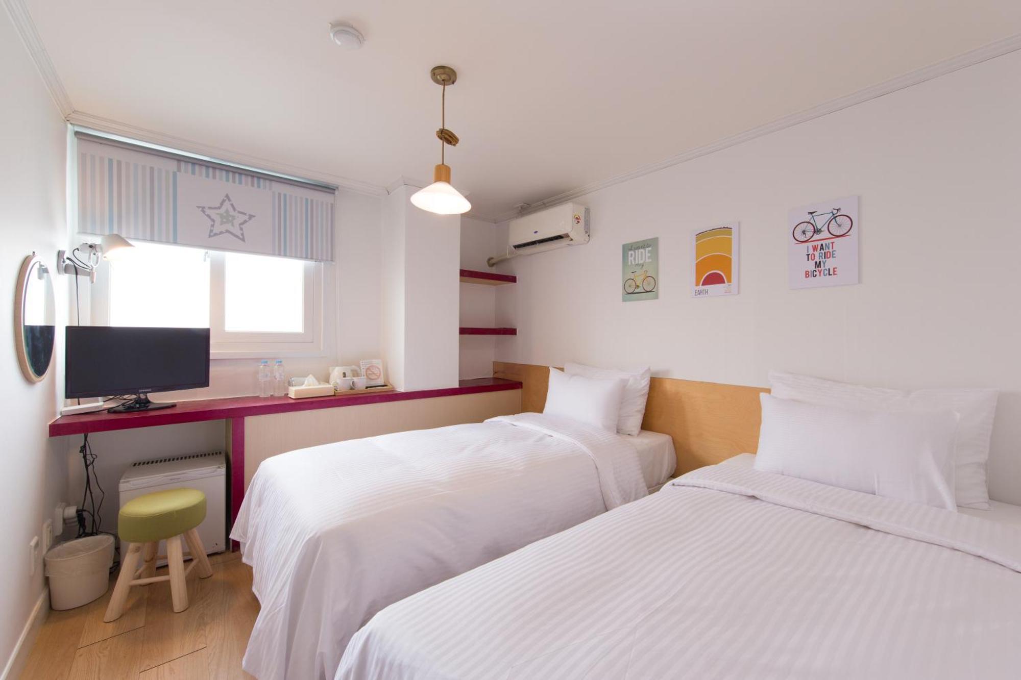 Travel Monster Hotel Seoul Bagian luar foto