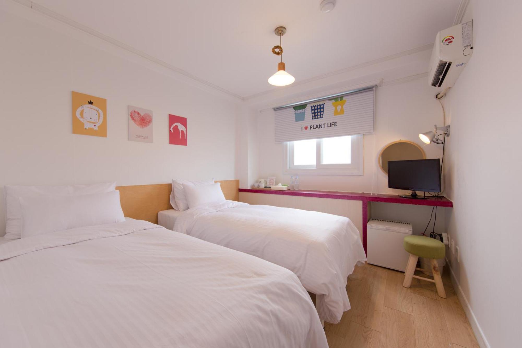 Travel Monster Hotel Seoul Bagian luar foto
