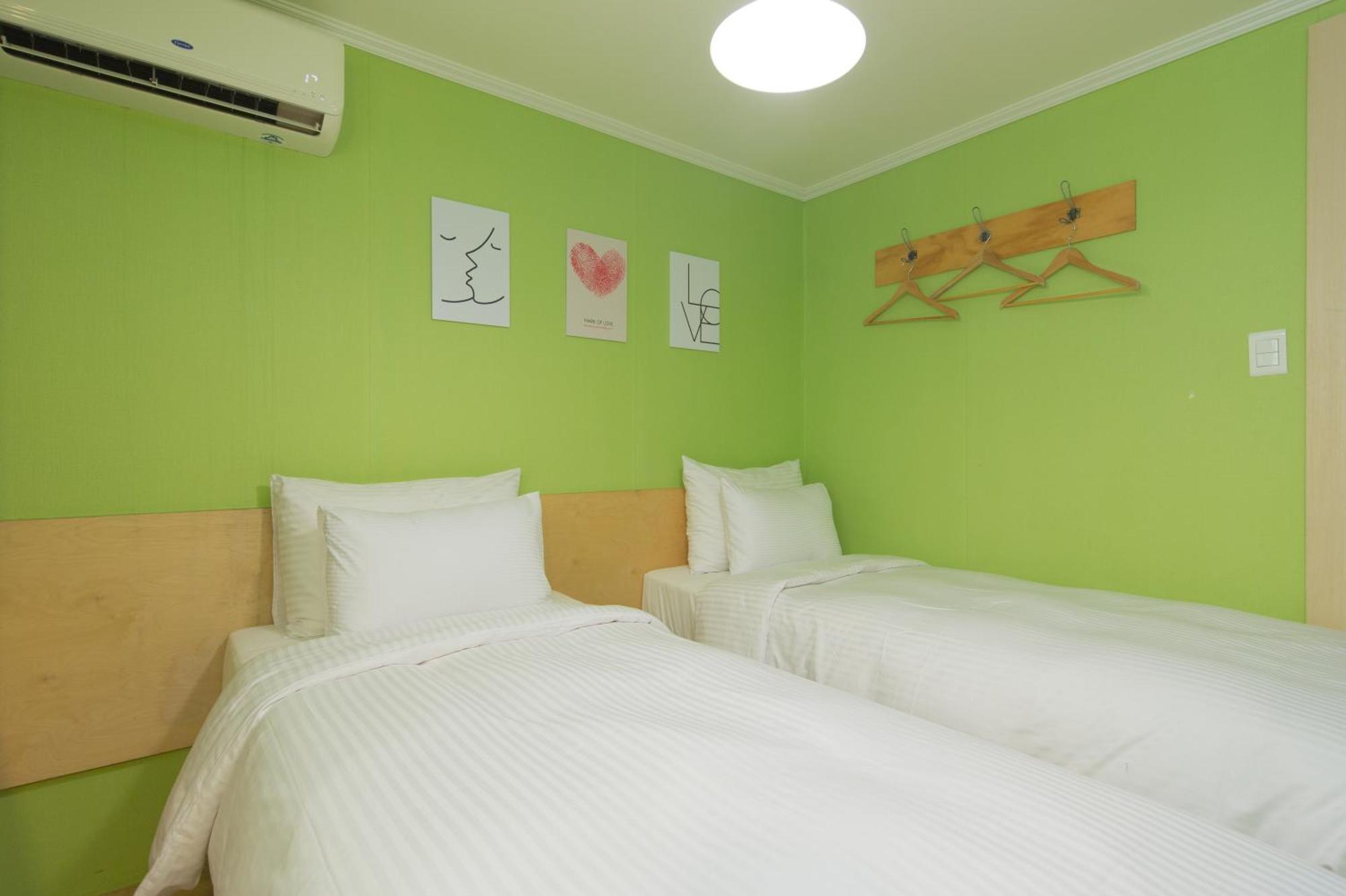 Travel Monster Hotel Seoul Bagian luar foto