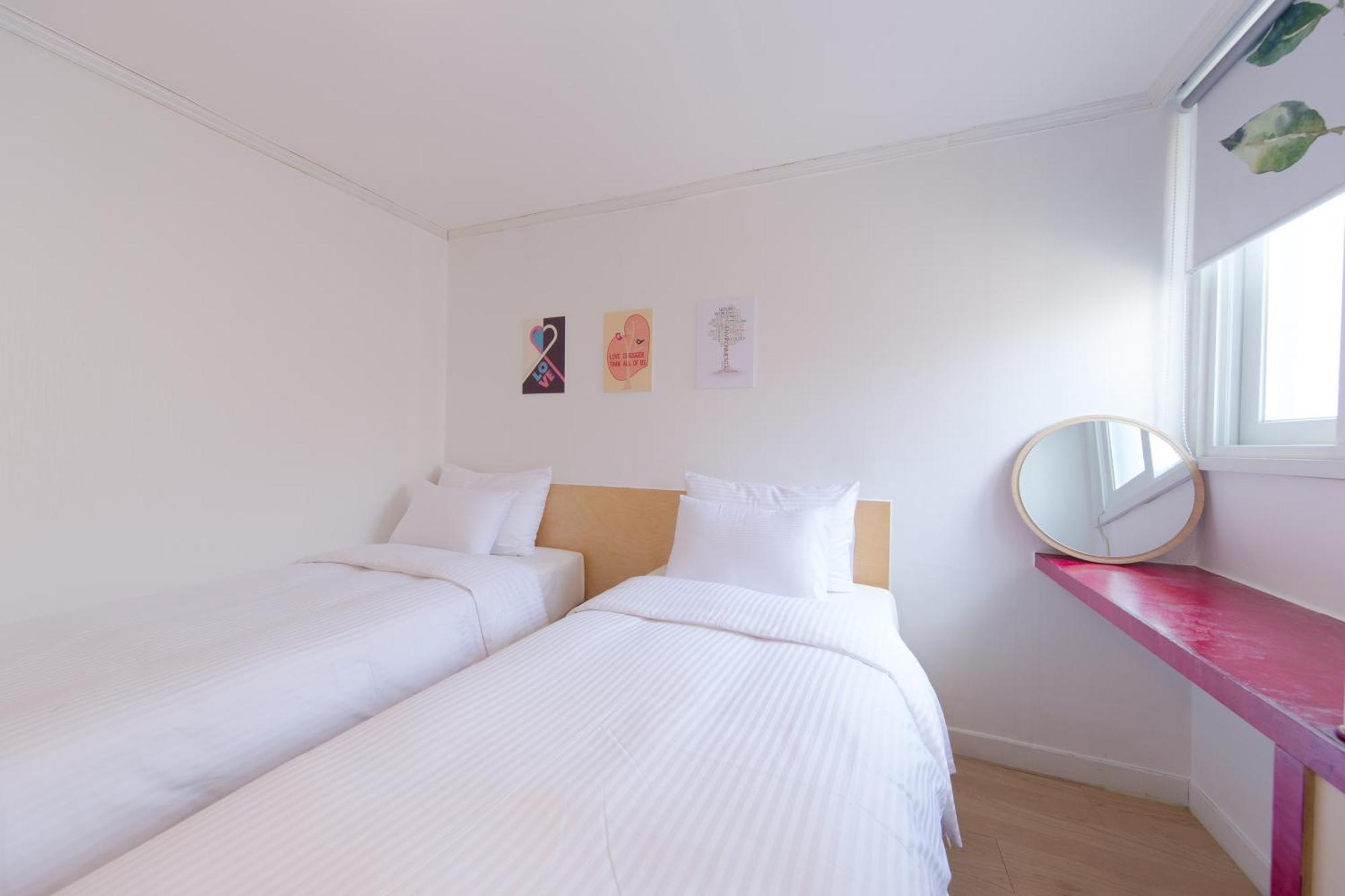 Travel Monster Hotel Seoul Bagian luar foto