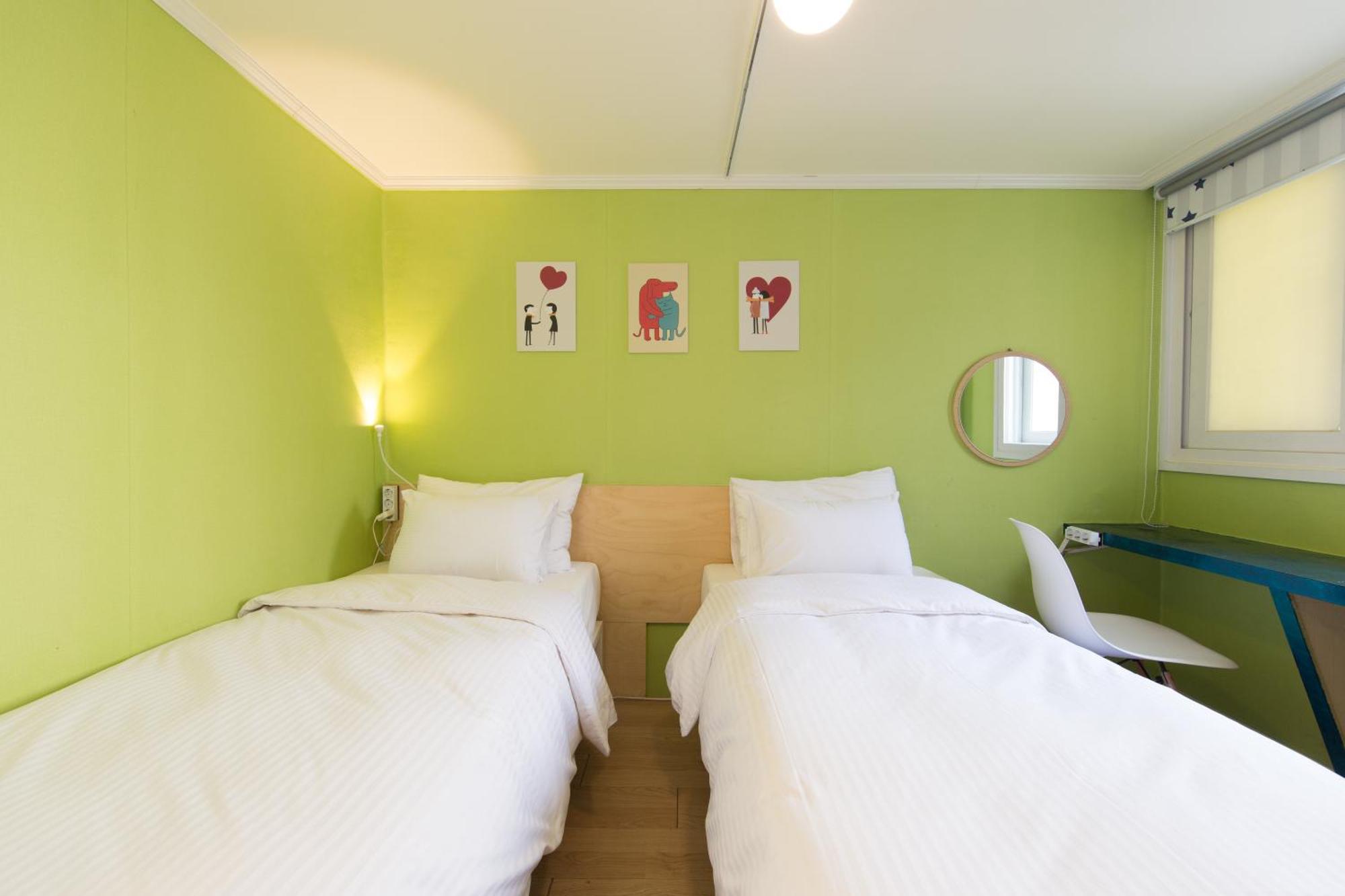 Travel Monster Hotel Seoul Bagian luar foto