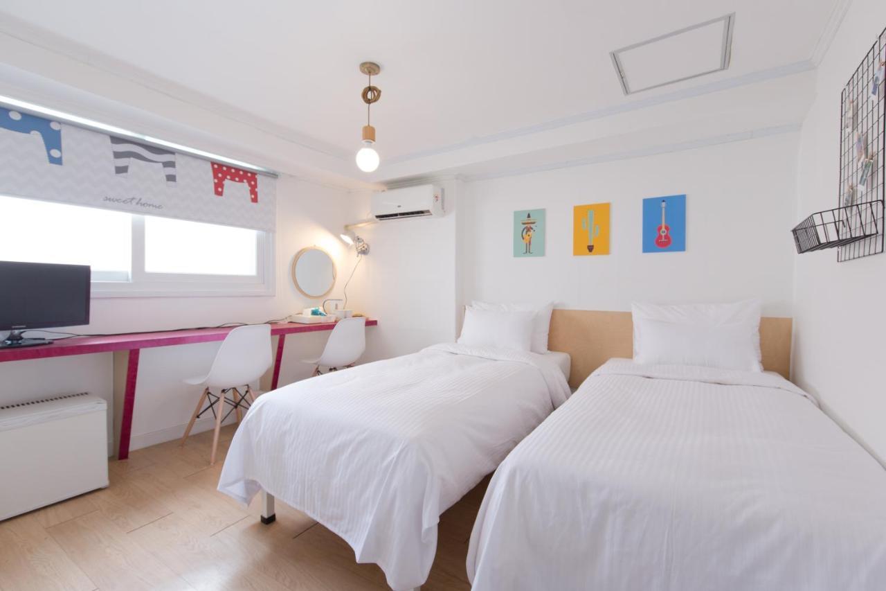 Travel Monster Hotel Seoul Bagian luar foto
