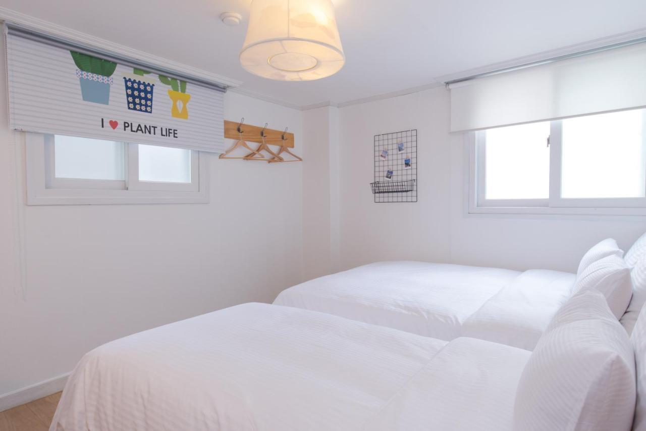 Travel Monster Hotel Seoul Bagian luar foto