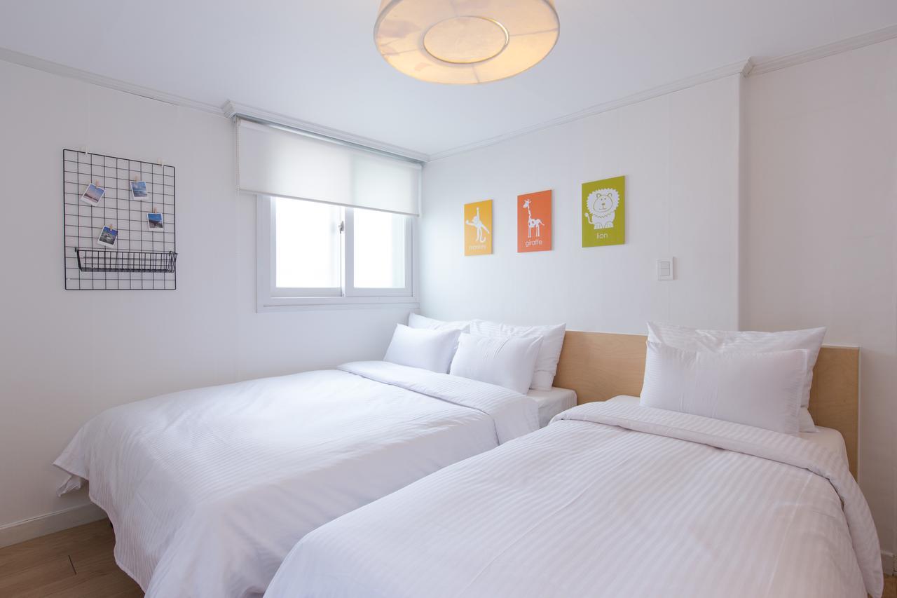Travel Monster Hotel Seoul Bagian luar foto