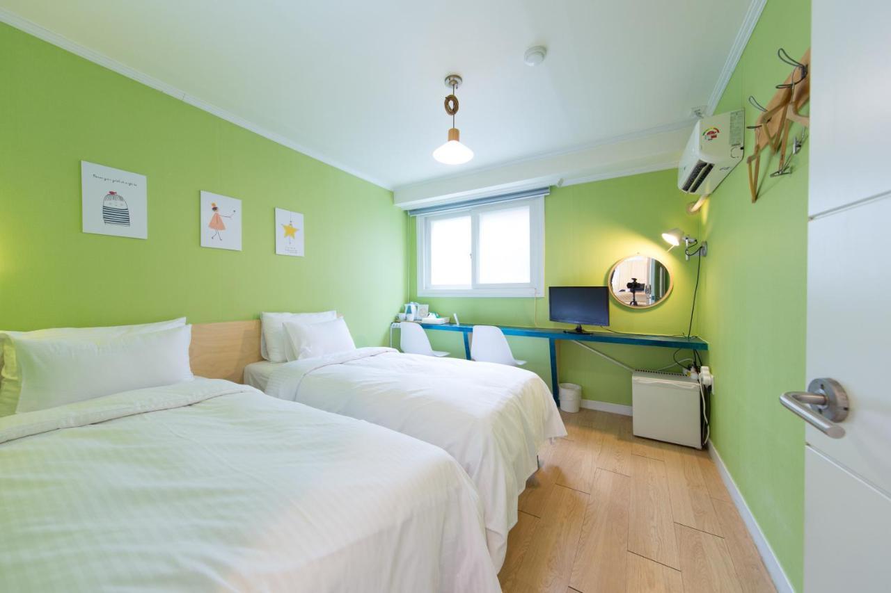 Travel Monster Hotel Seoul Bagian luar foto